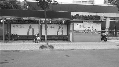 銅陵市委市政府旁邊的站點(diǎn)內(nèi)空空蕩蕩。